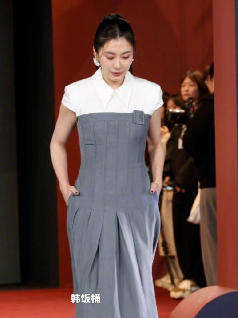 现场太冷了，贾静雯真的美丽冻人