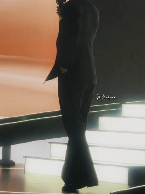 “人间法拉利”手指和脚都在跟着音乐打节拍