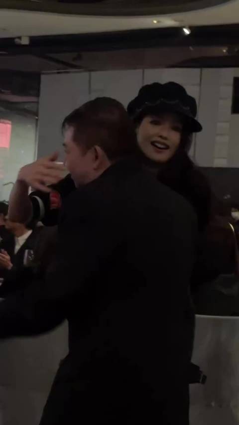 舒淇获香港导协 “ 新晋导演” 奖，恭喜啊