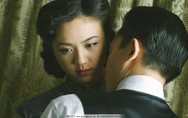 “假戏真做”的5对明星：图1吻的忘我，图5导演喊停都没用