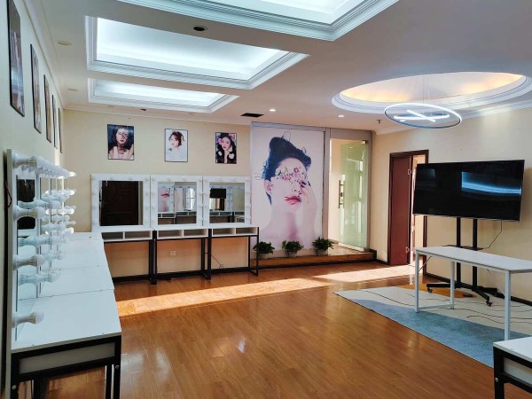 强力推介！！哈尔滨金善化妆学校明星时尚美妆班怎么样啊？