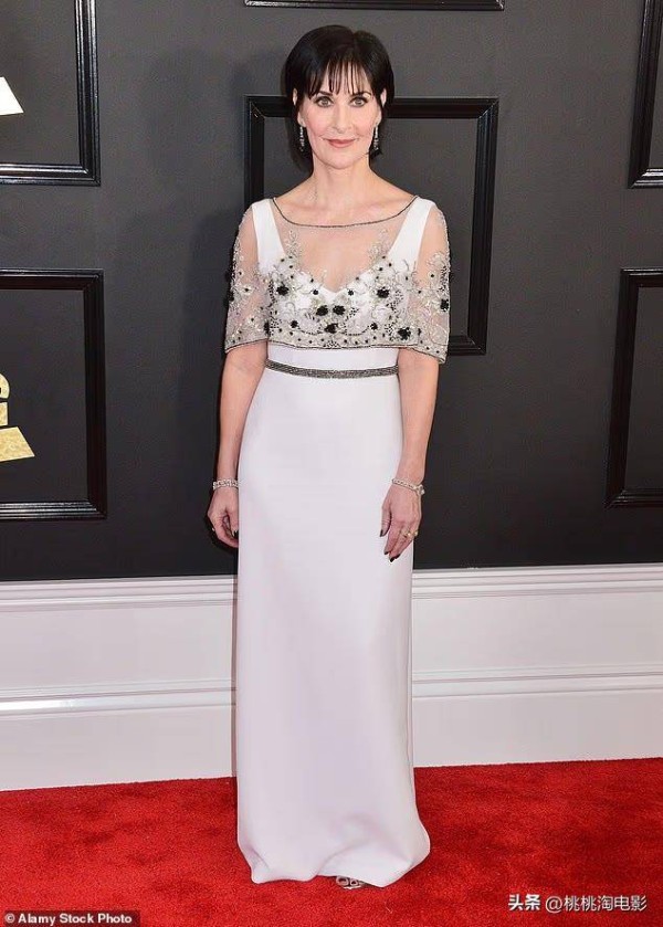 卖了8000万张唱片，恩雅却不结婚不生子，只住古堡养猫