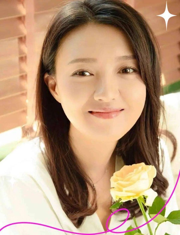 拒演《奋斗》错失爆红，48岁傅晶靠抠门活成少女：这才是女性的顶级自由