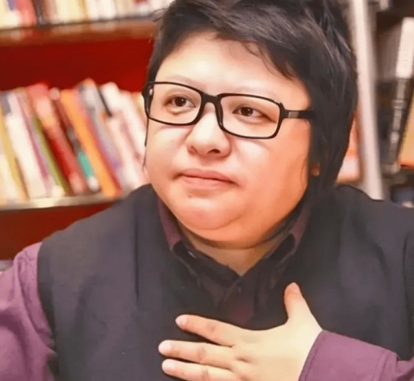 韩红说:不管国际上发生什么灾难,我不会去非洲救助难民。因为我是一个中国人