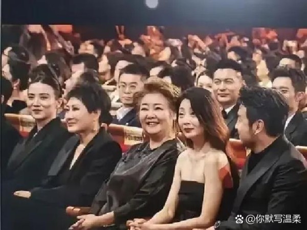 5位明星同框：我认出了满脸横肉...@你默写温柔的动态