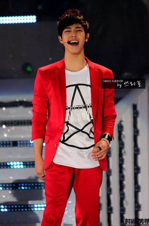 矮个子男生穿衣搭配技巧，看明星怎么穿