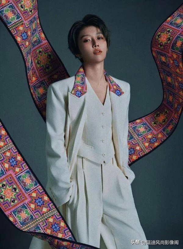 刘雨昕上城士非遗巡游展苗绣织就东方风骨，刚柔并济间见文化新生