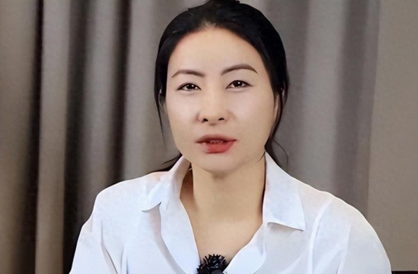 郭晶晶代言翻车连累成龙丁勇岱，2900万支唇膏被立案，王志文那句“别消耗信任”应验