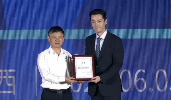 胡歌获聘“生态大使”背后：演员的终极“出圈”是成为社会角色？