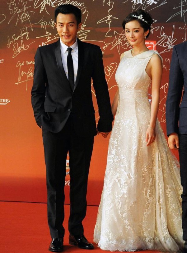 黄晓明Baby、赵丽颖冯绍峰……明星模范夫妻高调撒糖，为何难逃BE魔咒？