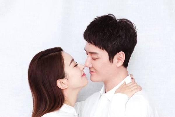 赵丽颖婚后首次访谈，冯绍峰煮面最好吃，幸福溢于言表令人感慨