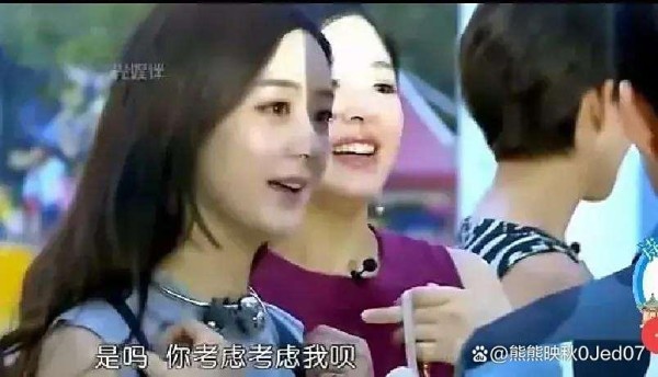 赵丽颖何炅综艺互动，旧视频引热议，回忆当年趣事