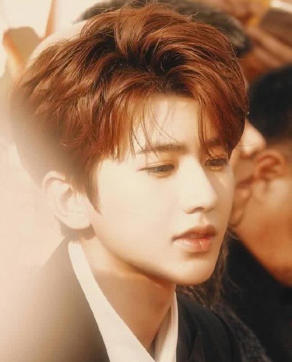 赵薇发起慈善募捐，蔡徐坤转发后捐款翻倍，果然是当红流量