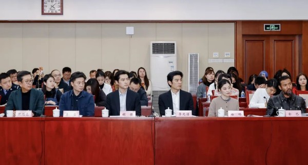 杨紫、胡歌获聘“青海生态文化传播大使”