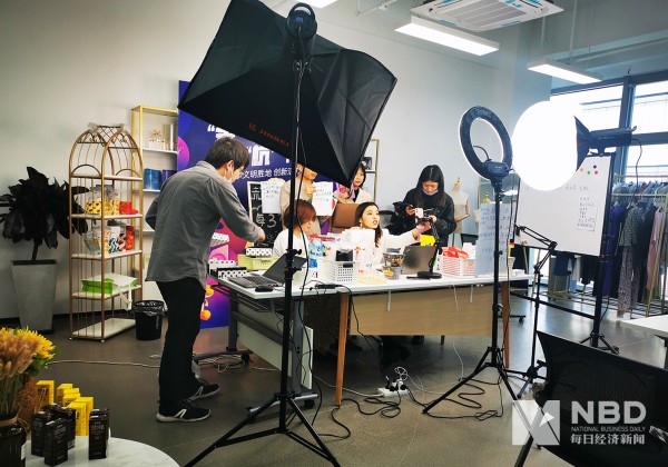 MCN镜中人:“人最不可控,不希望走超大主播模式”