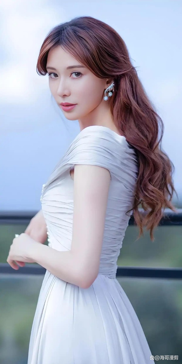 娱乐圈最不显老的十位女明星，72岁仍是少女，43岁嫩成校花