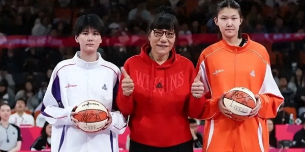 女篮又出巨人！14岁2米15新星闪耀全明星，前景备受期待
