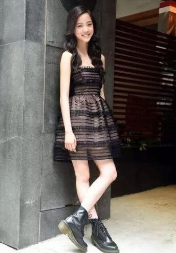 明星高收入与草根逆袭：揭示娱乐圈的真相