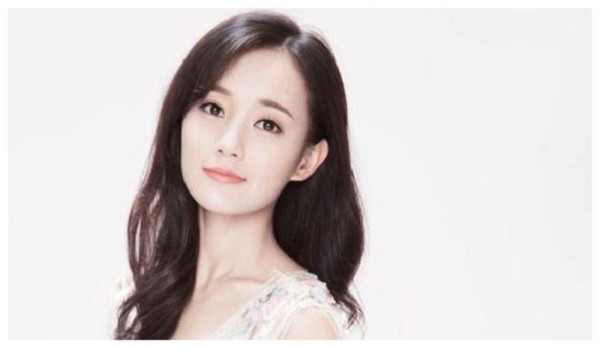 本想当茶馆老板，意外走红成明星，4年演了12部剧，都是女主角