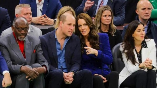 位于纽约的阳光公关公司把哈里和梅根送到NBA全明星赛现场，梅根兴奋直呼镜头终于对着我们了，哈里首次公开亮相美国篮球赛场引关注