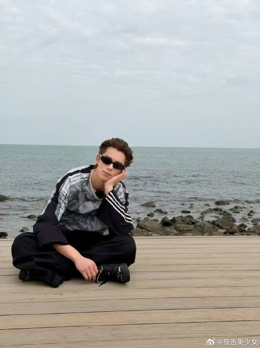 沈月以前还为哪些明星拍过令人印象深刻的照片？