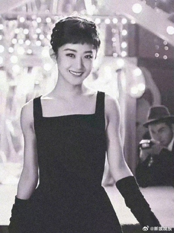 赵丽颖唐嫣等女星演绎赫本风造型