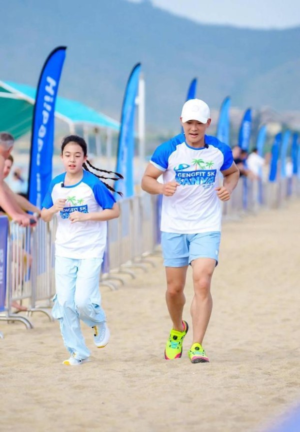 搜狐娱乐讯 近日，刘畊宏<a target=