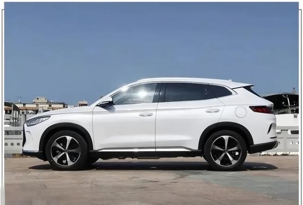 汽车圈开年大变动，比亚迪老将叛变，投靠巨头叫板前东家-有驾