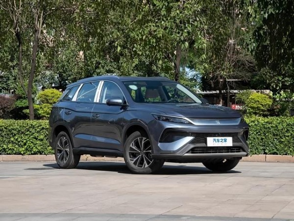 汽车圈开年大变动，比亚迪老将叛变，投靠巨头叫板前东家-有驾