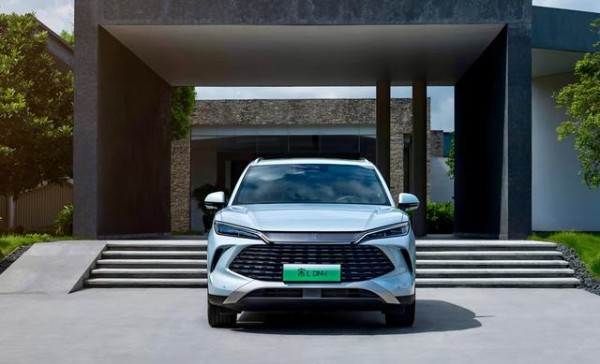 汽车圈开年大变动，比亚迪老将叛变，投靠巨头叫板前东家-有驾