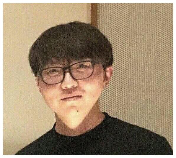 明星的错位图，王一博迪丽热巴上榜，看到毛不易服了