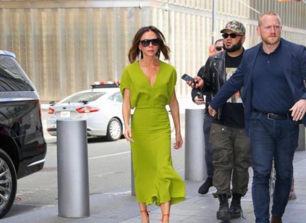 最近一场节目录制，聚焦两位明星时尚合作趣味互动，背后暗藏复杂商机与未来合作蓝图，透露时尚圈深层次融合趋势