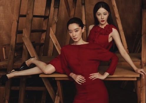 张小斐迪丽热巴同框VOGUE封面！双美红裙斗艳