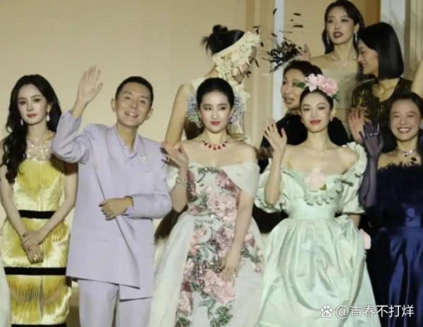 娱乐圈与时尚圈的联动，从来少不了...@风云实讯的动态