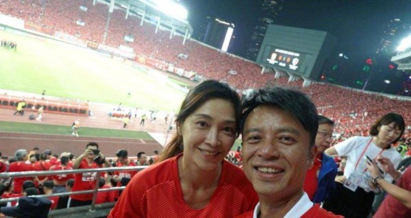 李克勤儿子Ryan赴纽约大学开学，晒合照身高已超爸爸，五官立体像爸妈结合的优点，成绩优秀被艺术学院录取