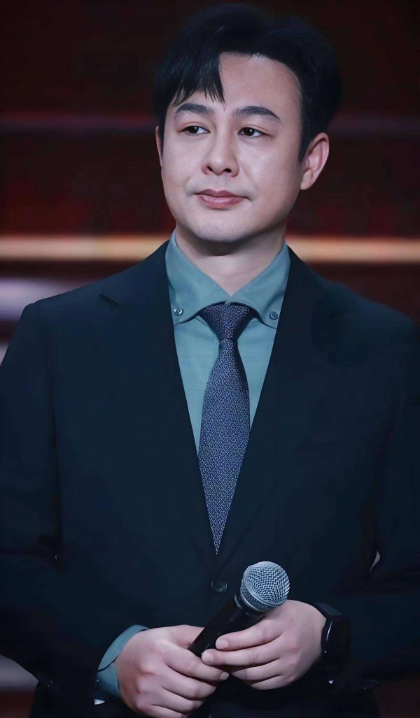 冯远征两会放话：AI能流泪却没温度！流量明星再混日子要凉了？