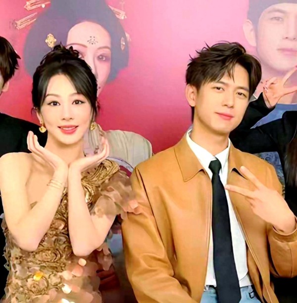 杨紫的32岁生日庆贺：多平台与好友齐献祝福