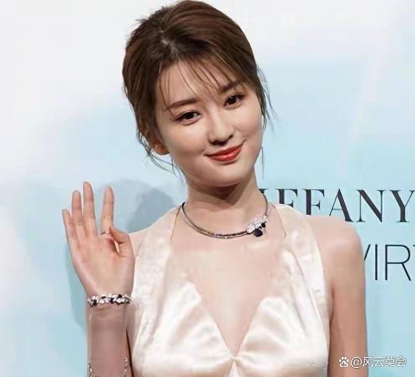 明星家世大起底，你以为他们白手起家，其实背后站着整个家族，真相令人意外