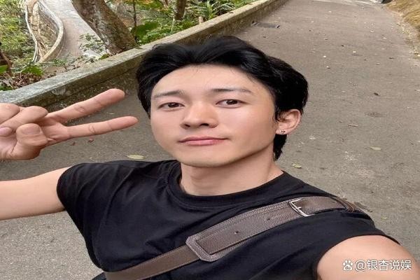 姚晨侯雯元恋情传闻，否认回应，资本流量博弈