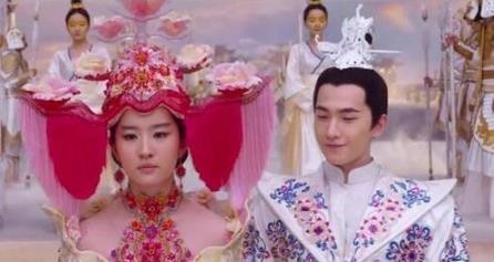 盘点女明星的“雷人”造型，一个比一个雷人，看看谁的最辣眼