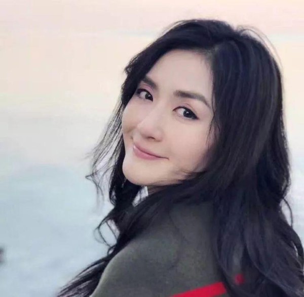 从“太阳女神”到风口浪尖：谢娜跌落神坛的真相