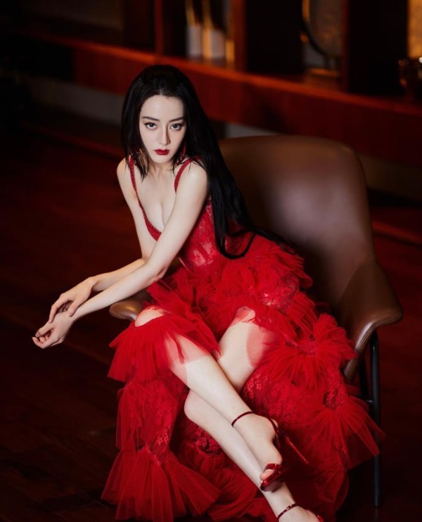 热巴换经纪人，不是冲着资源去的，而是找了个能真正护住她、帮她转型的“掌舵人”