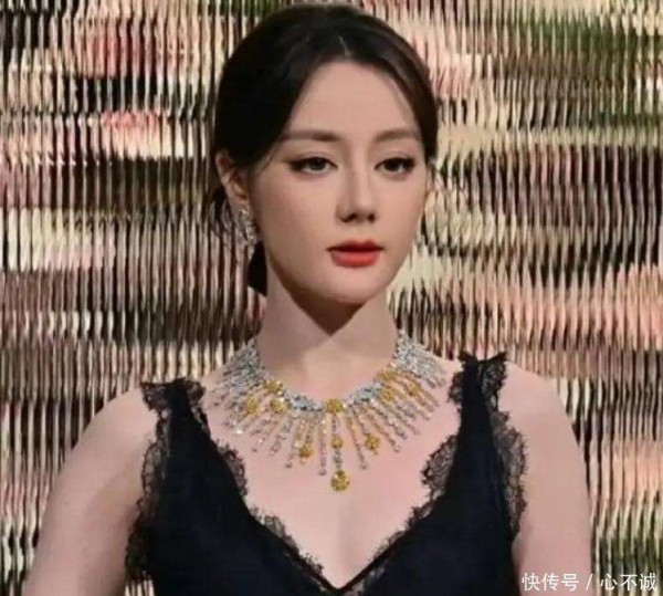 从战乱区滞留，到换郝阿三操盘：迪丽热巴换经纪人的生死博弈