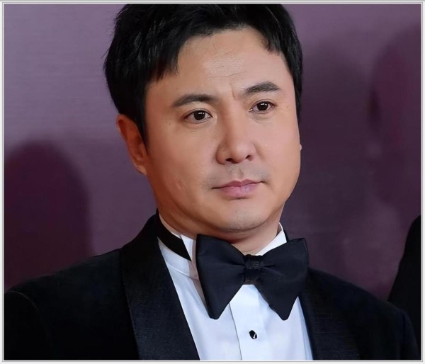 王鹤棣宋茜《星河入梦》垫底5253万，韩寒沈腾随便一天就秒杀，流量新生代被老炮彻底教育