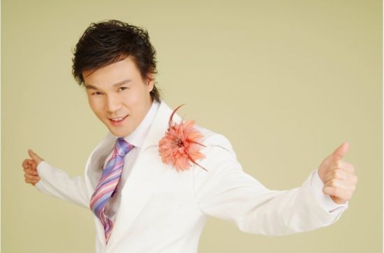 李彬跨界招募设计师 为柳岩打造性感礼服