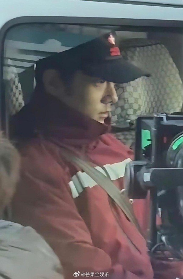 肖战杨紫无缝进组，正剧满档背后：顶流演员还有时间恋爱吗？