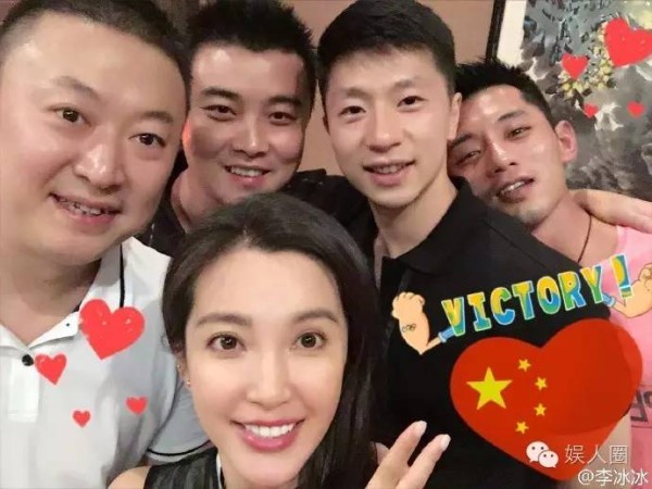 李冰冰跟几代奥运冠军合影 任泉只发图很吃醋