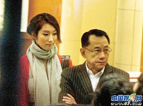 65岁杨受成看中23岁港姐(组图)