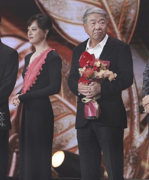 孙俪在品质盛典感谢郑晓龙时提到了哪些具体的合作往事？