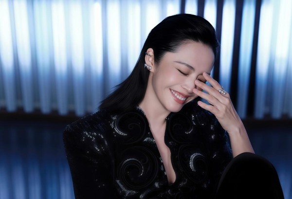 姚晨离婚藏了几年才说，人民网直接开怼：别拿官宣当流量密码！明星私事霸榜，真正要紧的大事谁来看？该管管了！